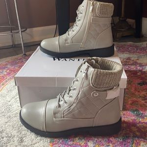 BNWT size 8 Wanted Quinn Ice winter combat boots.